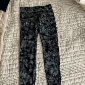 Athleta Salutation Black and Gray Tie Dye Leggings Size XS